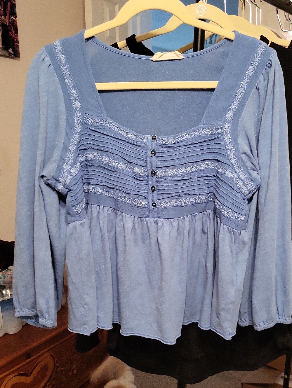 Lucky Brand Blue Textured Top with Tag Detail. PTP 19" X Length 21"